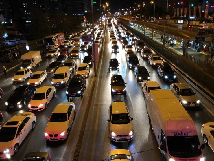 E5’te Zincirleme Trafik Kazası: 4 Yaralı