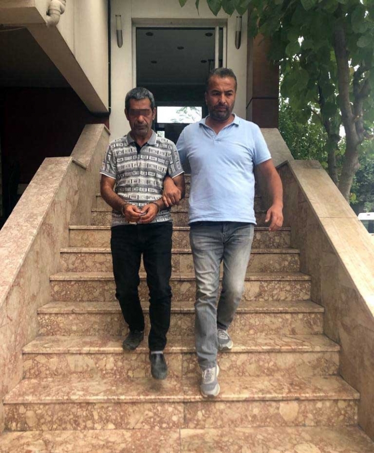 Ayrılmak İsteyen Eşini 15 Kez Bıçakladı, "İstemeden Oldu" Dedi