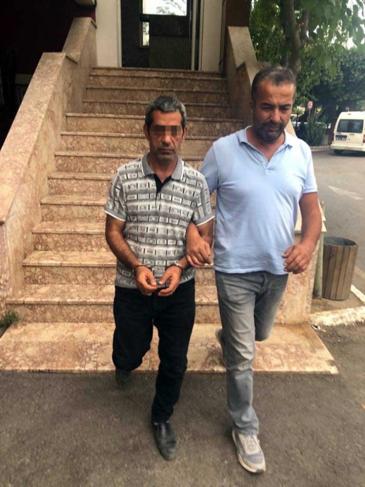 Ayrılmak İsteyen Eşini 15 Kez Bıçakladı, "İstemeden Oldu" Dedi