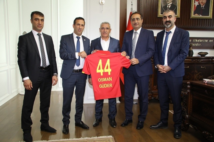Başkan Güder’den ’Futbol Köyü’ Projesine Destek