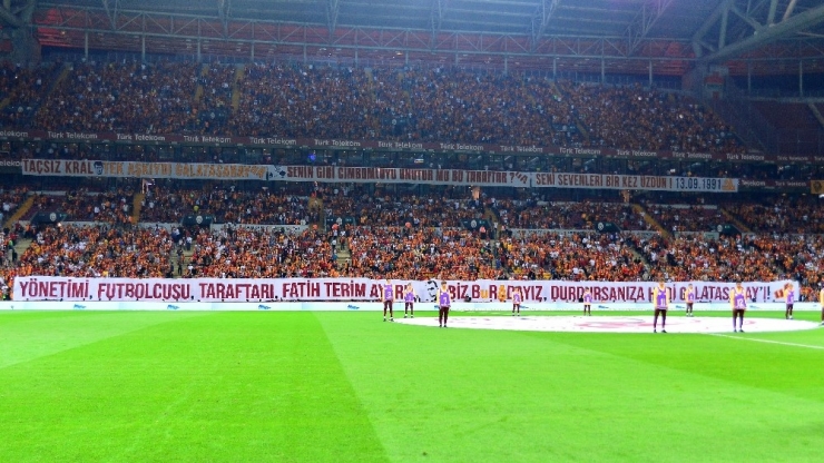 Galatasaray Taraftarından Tff’nin Kararlarına Tepki