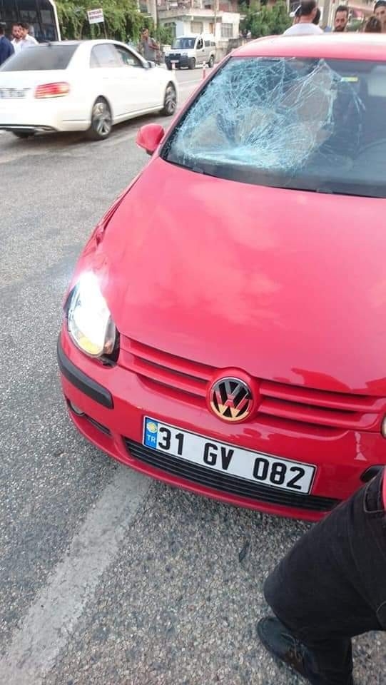 Yolun Karşısına Geçmek İsteyen Kadına Otomobil Çarptı