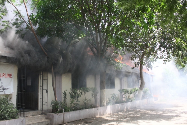 Hindistan’da Bakanlık Ofisinde Yangın