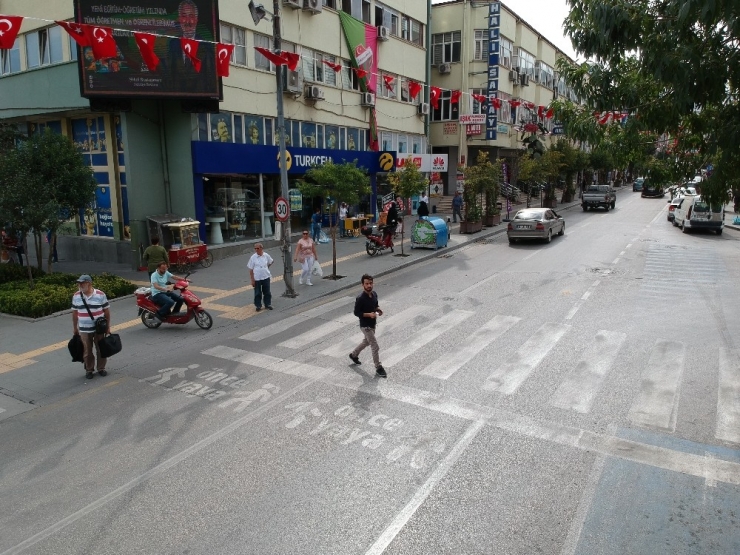 Sivil Polisler Kamerayla Kaydedip İhbar Etti, Resmi Polisler Durdurup Ceza Yazdı