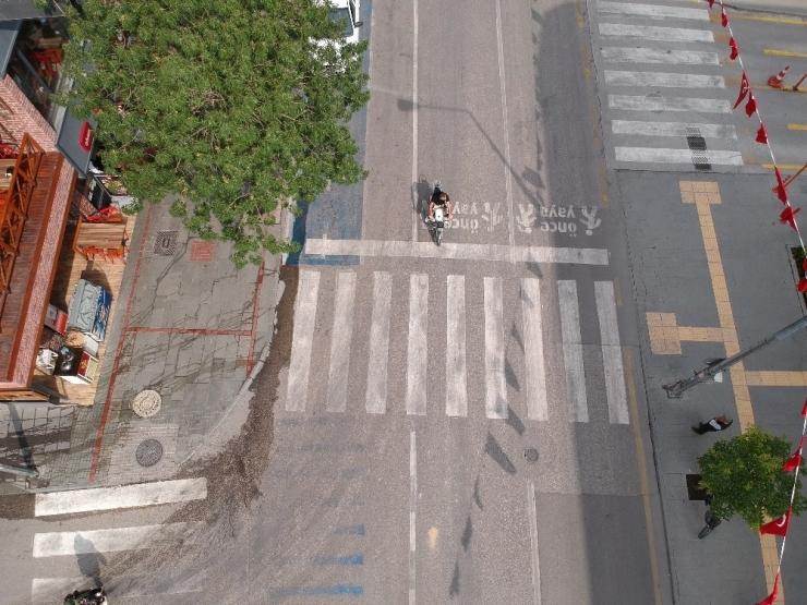 Sivil Polisler Kamerayla Kaydedip İhbar Etti, Resmi Polisler Durdurup Ceza Yazdı