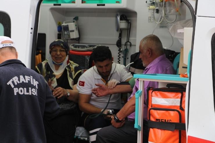 Kula’da Trafik Kazası: 2 Yaralı