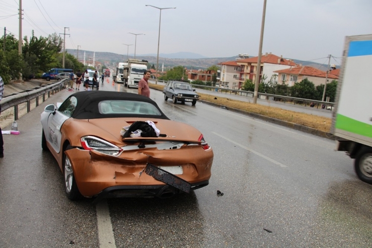 Lüks Araç Hurdaya Döndü