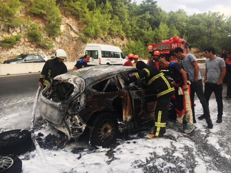 Ralli Aracı Tamamen Yandı