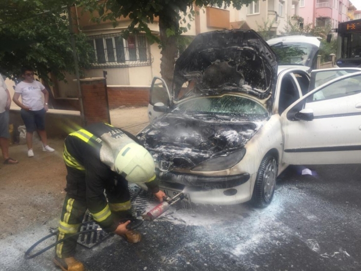 Seyir Halinde Otomobil Alev Aldı