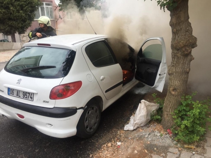 Seyir Halinde Otomobil Alev Aldı