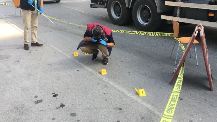 Dükkanının Önünde Husumetlisince Tabancayla Vuruldu