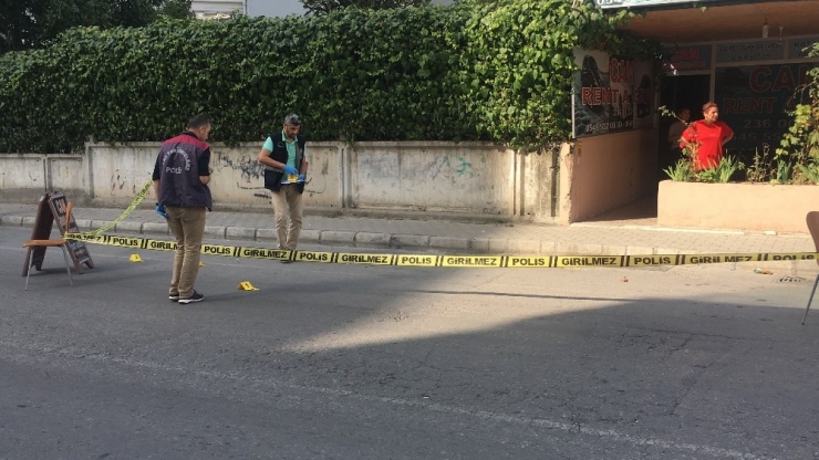 Dükkanının Önünde Husumetlisince Tabancayla Vuruldu