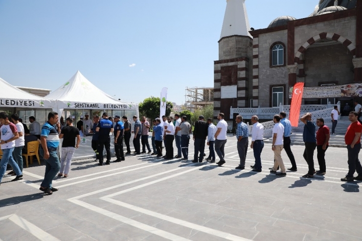 Cuma Namazı Sonrası Aşure İkramı Edildi