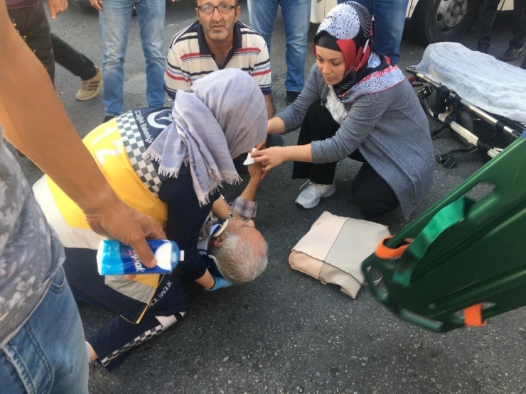 Servis Aracının Çarptığı Yaya Yaralandı