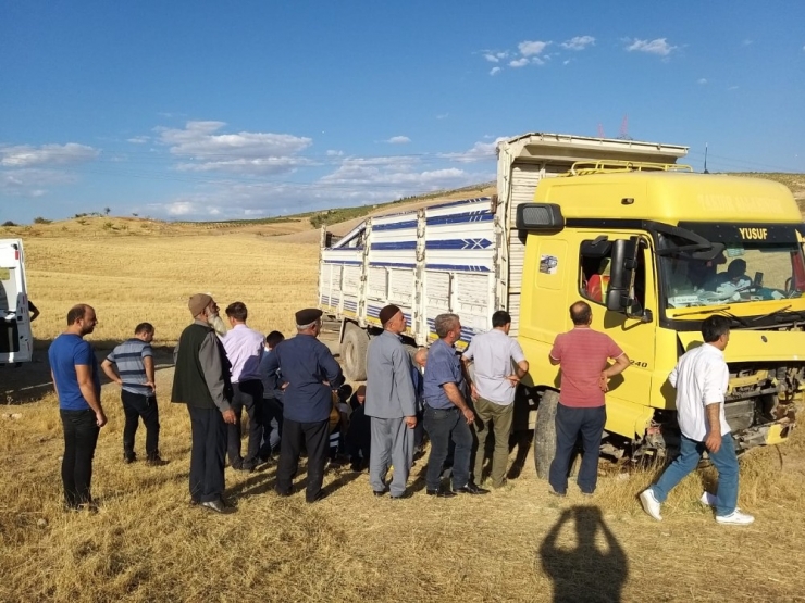 Siirt’te Trafik Kazasında 2’si Ağır 4 Kişi Yaralandı