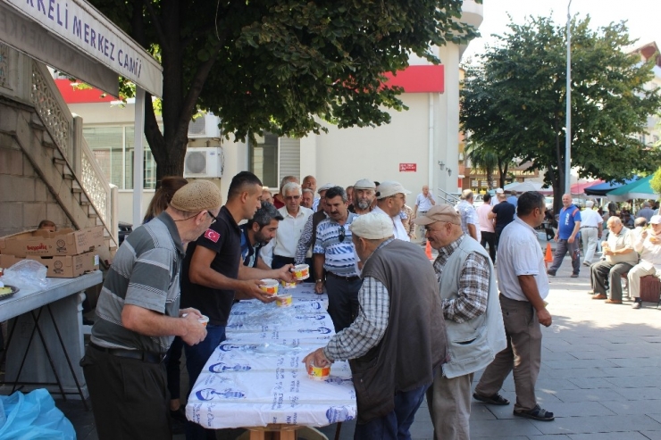 Türkeli’de Aşure Dağıtımı