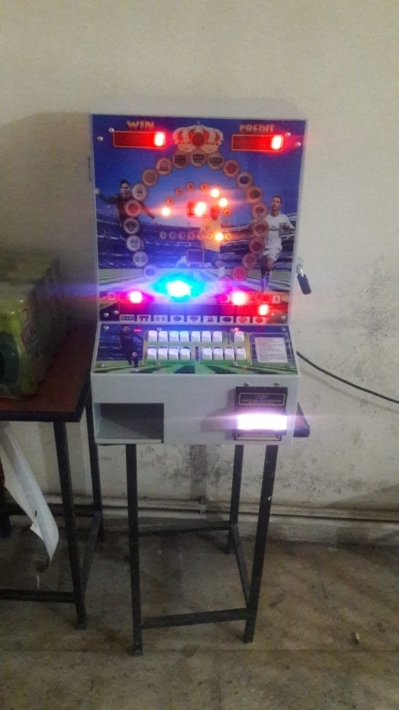 Polis Oyun Makinelerine El Koydu