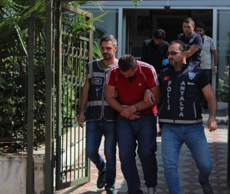 Antalya’da Yaşlı Kadına Fetö Dolandırıcılığı