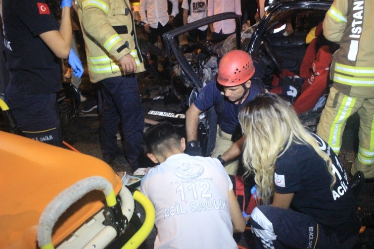 Makas Attığı İddia Edilen Araç Önce Bariyerlere Sonra Başka Bir Otomobile Çarptı: 5 Yaralı