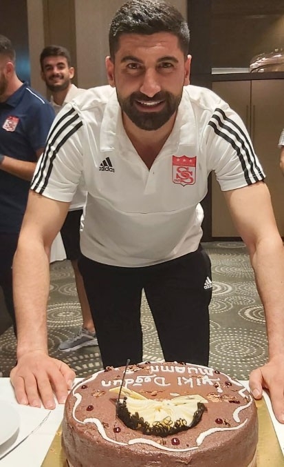 Kaleci Muammer Yıldırım’a Sürpriz Kutlama