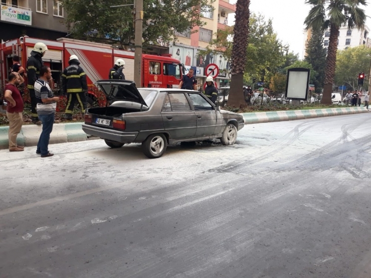 Seyir Halindeki Otomobil Alev Alev Yandı