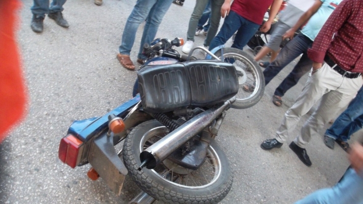 Otomobil İle Motosiklet Çarpıştı: 1 Yaralı