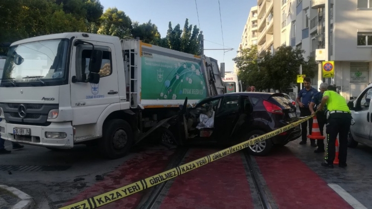 İzmir’de Trafik Kazası: 2 Ölü, 2 Yaralı