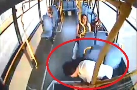 Halk Otobüsü Sürücüsü, Fenalaşan Hamile Kadını Hastaneye Yetiştirdi