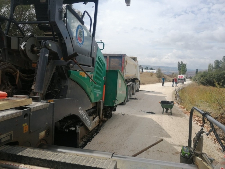 Köy Yolları Asfaltlanıyor