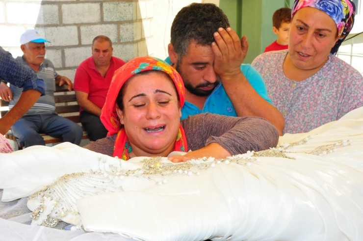 Av Tüfeğiyle Vurulan Gamze Gelinliği İle Defnedildi