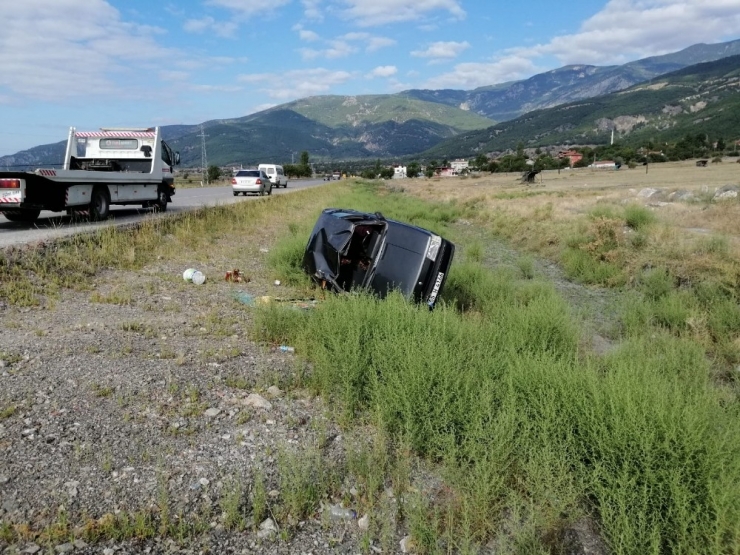 Otomobil Takla Attı: 2 Yaralı