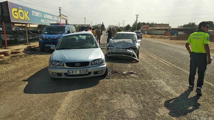 Şanlıurfa’da İki Otomobil Çarpıştı: 3 Yaralı
