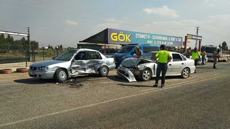 Şanlıurfa’da İki Otomobil Çarpıştı: 3 Yaralı