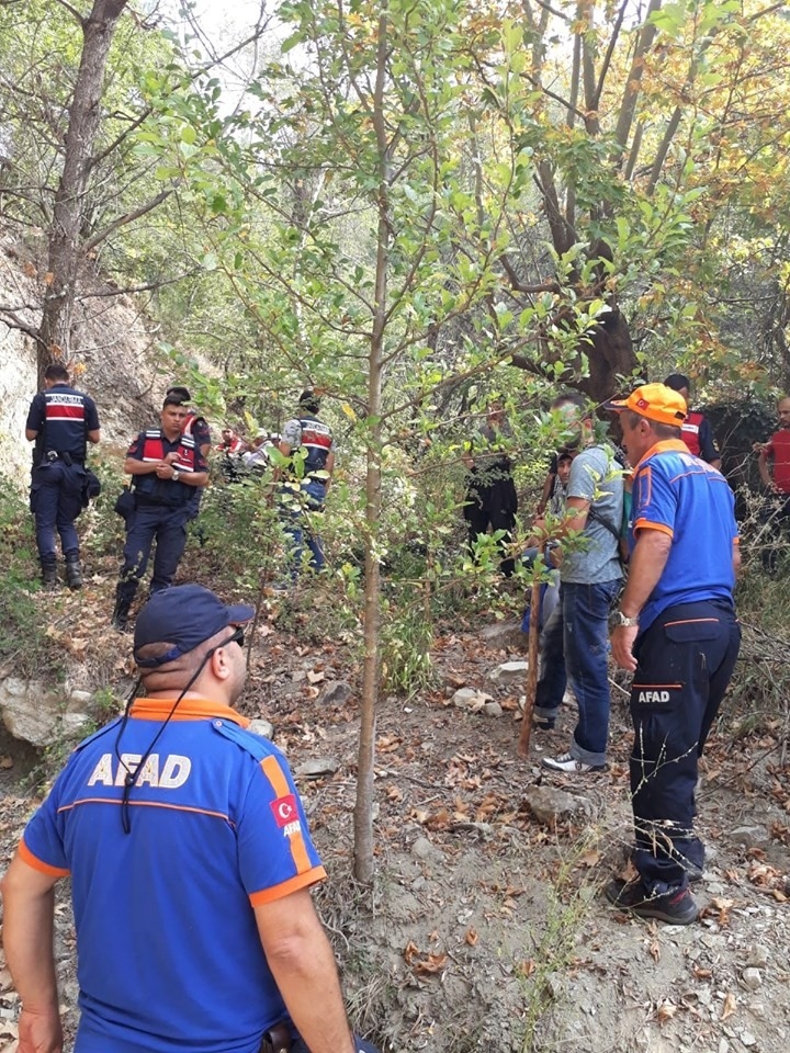 Kayıp Yaşlı Adamın Cesedi Uçurumda Bulundu