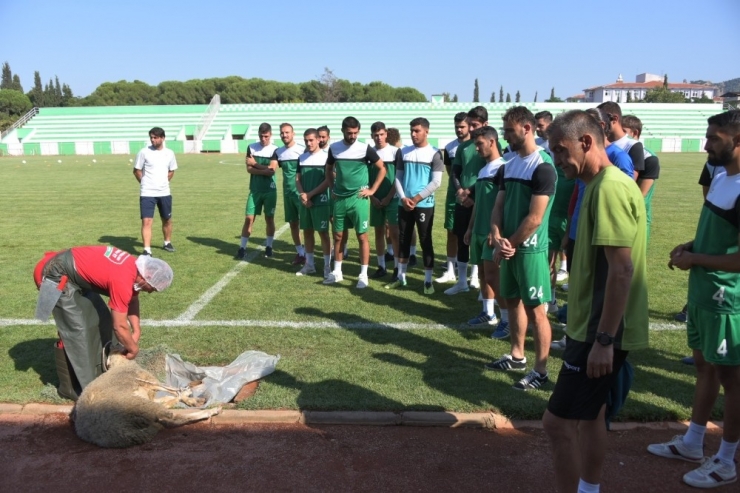 Salihli Belediyespor Sezonu Kurban Keserek Açtı