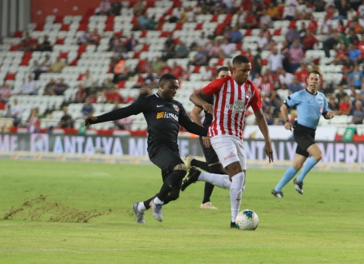 Süper Lig: Antalyaspor: 1 - İstikbal Mobilya Kayserispor: 1 (İlk Yarı)