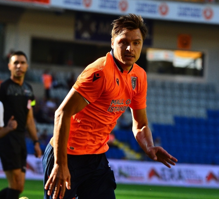 Süper Lig: Medipol Başakşehir: 0 - Demir Grup Sivasspor: 1 (İlk Yarı)