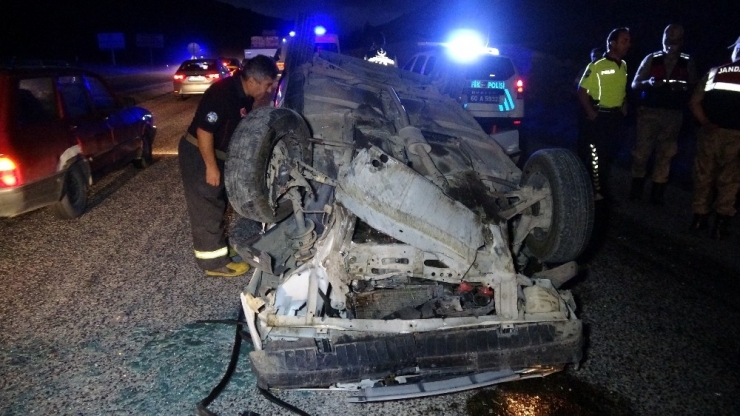 Tokat’ta Karşı Yöne Geçerek Çarpışan Otomobil Ters Döndü: 5 Yaralı