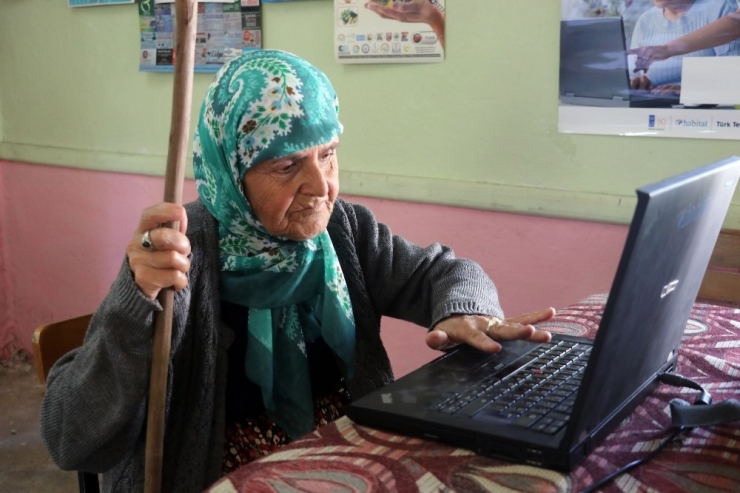 Türk Telekom’un Sosyal Sorumluluk Projesi İnternetle Hayat Kolay’da Yeni Dönem