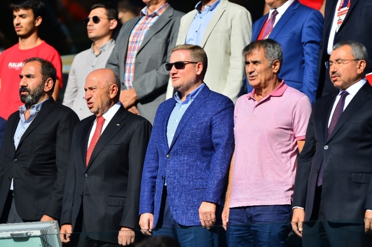 Nihat Özdemir Ve Şenol Güneş, Başakşehir-sivasspor Maçında