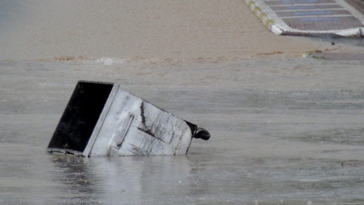 Aksaray’da Şiddetli Yağış Hayatı Felç Etti