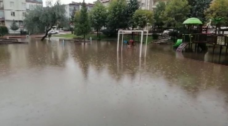 Aksaray’da Şiddetli Yağış Hayatı Felç Etti