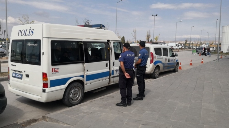 Sahte Pasaportlu Göçmenleri Polisin Dikkati Yakalattı