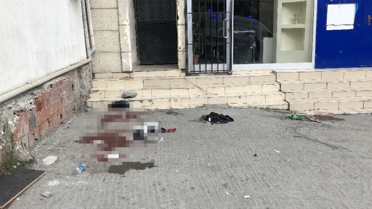 Avcılar’da Güpegündüz Silahlı Kavga Kamerada