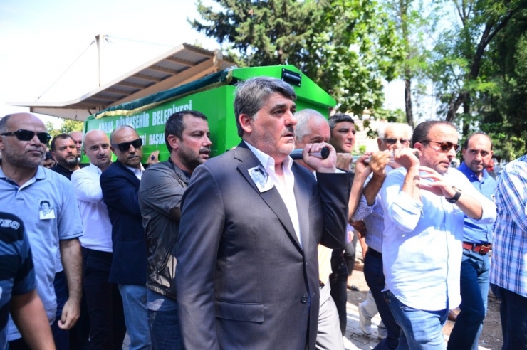 Serdar Adalı’nın Annesi Toprağa Verildi