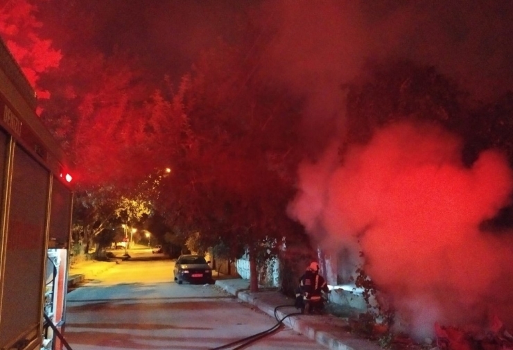 Metruk Binada Çıkan Yangın Korkuttu