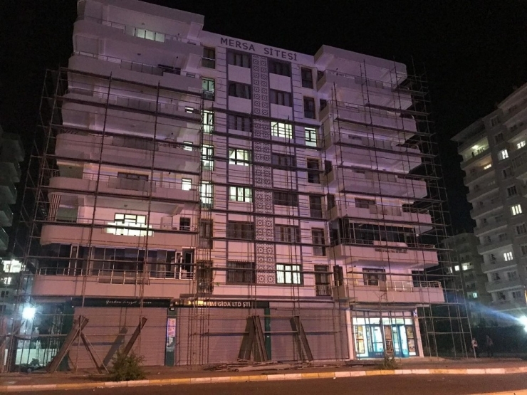 Sorumsuz İşçilerin Attığı Demir Parça Küçük Çocuğun Başına İsabet Etti