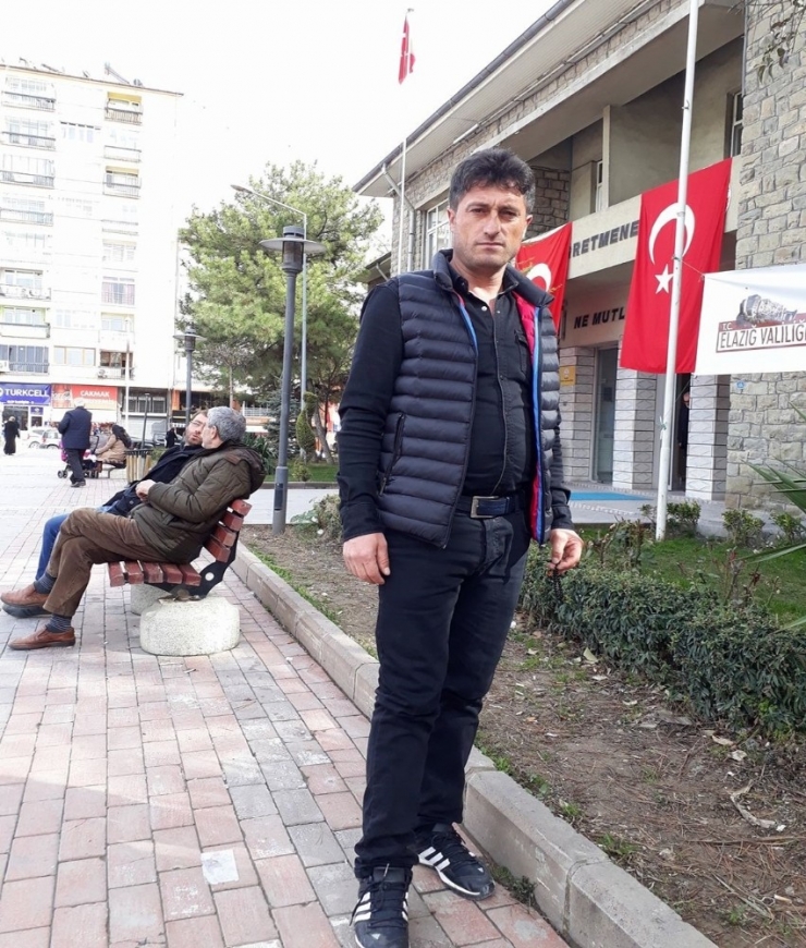 Ceviz Toplamak İçin Çıktığı Ağaçtan Düşerek Öldü