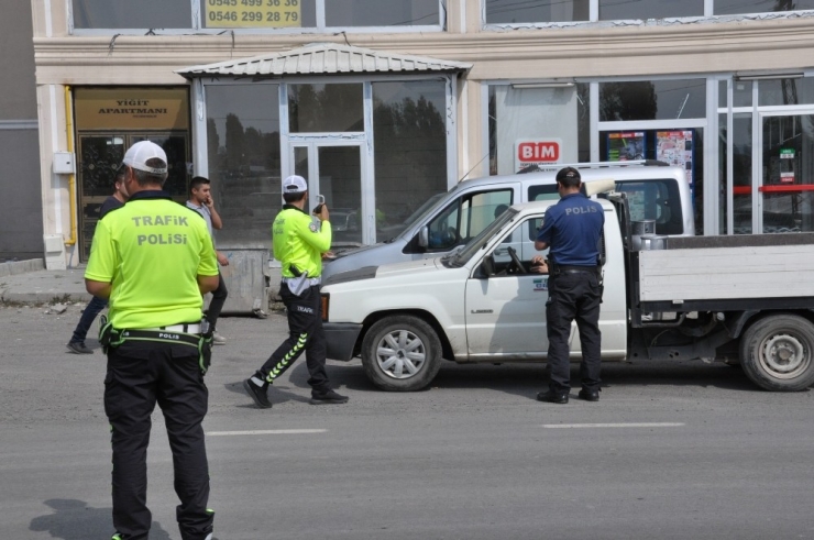 Kars’ta Trafik Ve Asayiş Uygulamaları Devam Ediyor