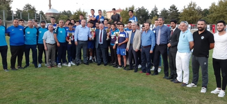 Osb Atletikspor 4 Kupa Aldı